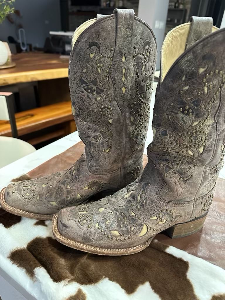 Woman’s western leather boots grey brown color. “Cavenders” semi new worn 2xs size 8 1/2 $100