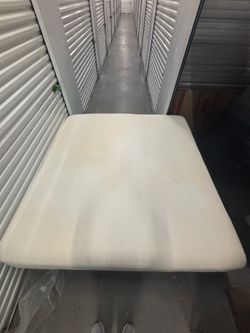 Used 12’ King Size Memory Foam Sleep Innovations