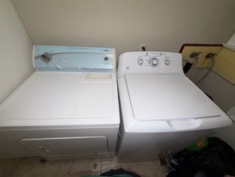 Kenmore Dryer and GE Top-Load Washer Set And GE Stove