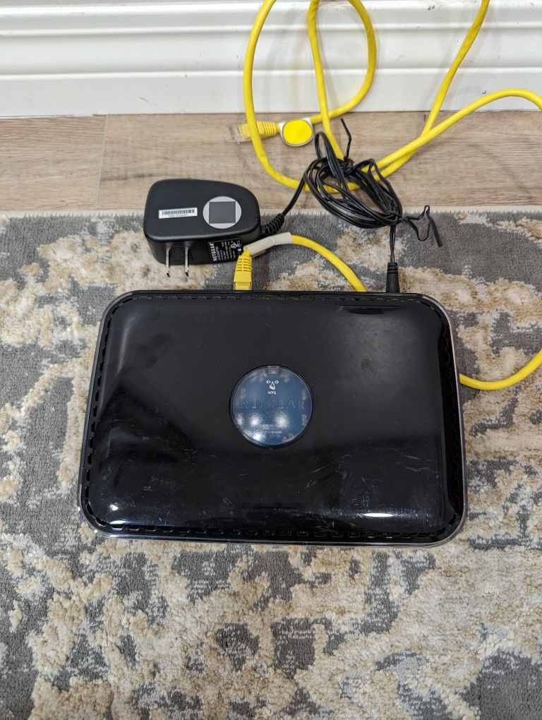 Netgear N600 Wireless Dual Band Router 4-Port Internet WNDR3400 With Cables