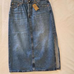 Women’s Levi’s skirt