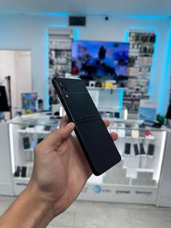 Galaxy Z Flip 3! 1 YEAR WARRANTY!