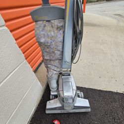 KIRBY VACUUM CLEANER 