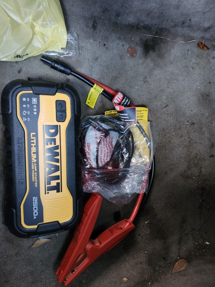 All New Dewalt 2500 Amp Jumpbox