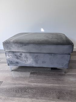 Modern Comfort: Sleek Rectangle Ottoman