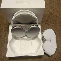 New Apple Max Headphones
