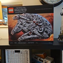LEGO 75192 UCS Millennium Falcon NIB Sealed  Set, perfect box!