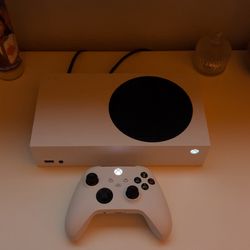 Xbox Series S Console – Excellent Condition | Original Controller Included
