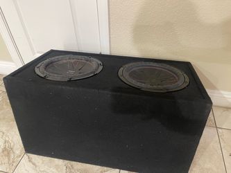 2 10”Kicker subs with enclosure/box