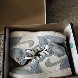 Jordan 1 Retro High Hyper Royal Smoke Grey