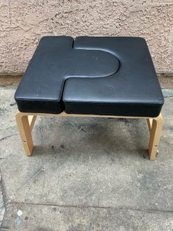 Inverse yoga bench
