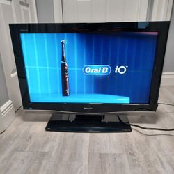 Sharp Aquos 32 Inch Tv With Remote 