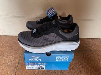 Menโs Skechers Max Cushioning Endeavor - Size 11