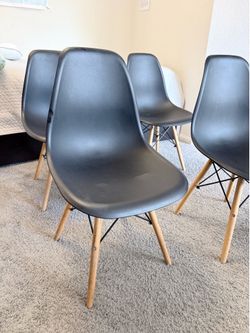 Set of 4 Modern Black Dining Chairs – Wood Legs – Good Condition