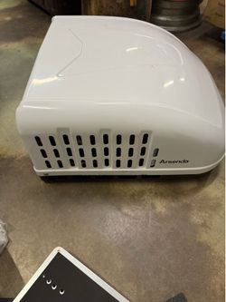 RV Rooftop Air Conditioner