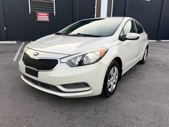 Kia Forte White 4-Door Sedan 2015
