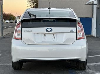 2012 Toyota Prius Thumbnail