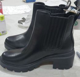 Womans Boot SIZE 91/2 (SAN BERNARDINO)