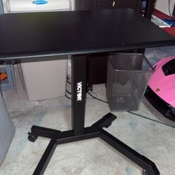 Victor Mobile Table