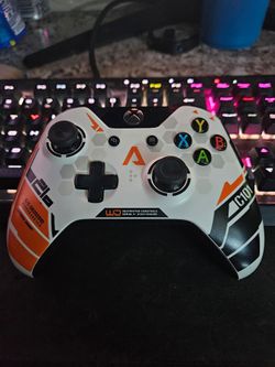 Limited Edition Microsoft Xbox One Controller Titanfall Edition