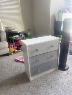 3 drawer small dresser