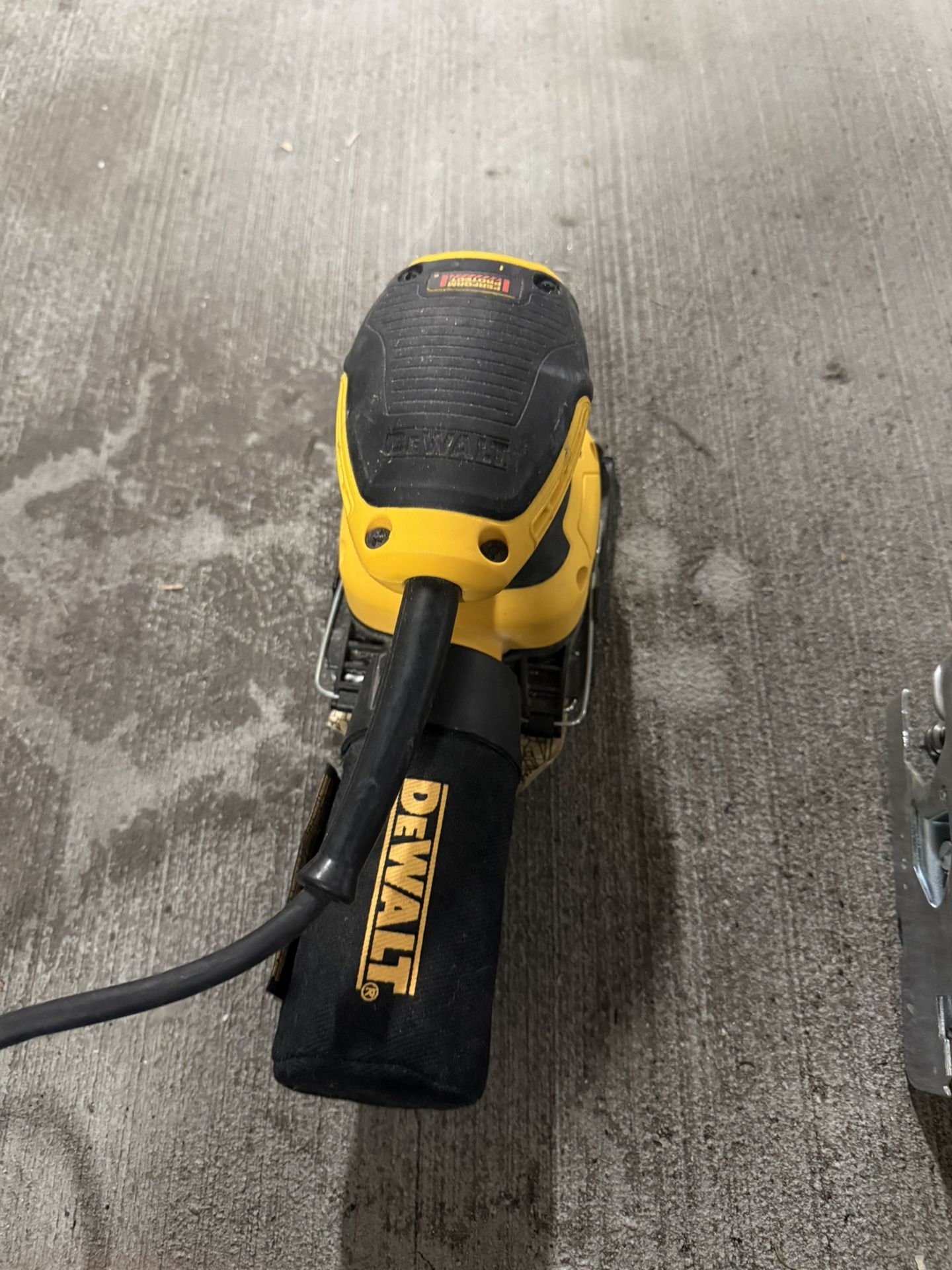 DEWALT 2.3 Amp 1/4 Sheet Sander