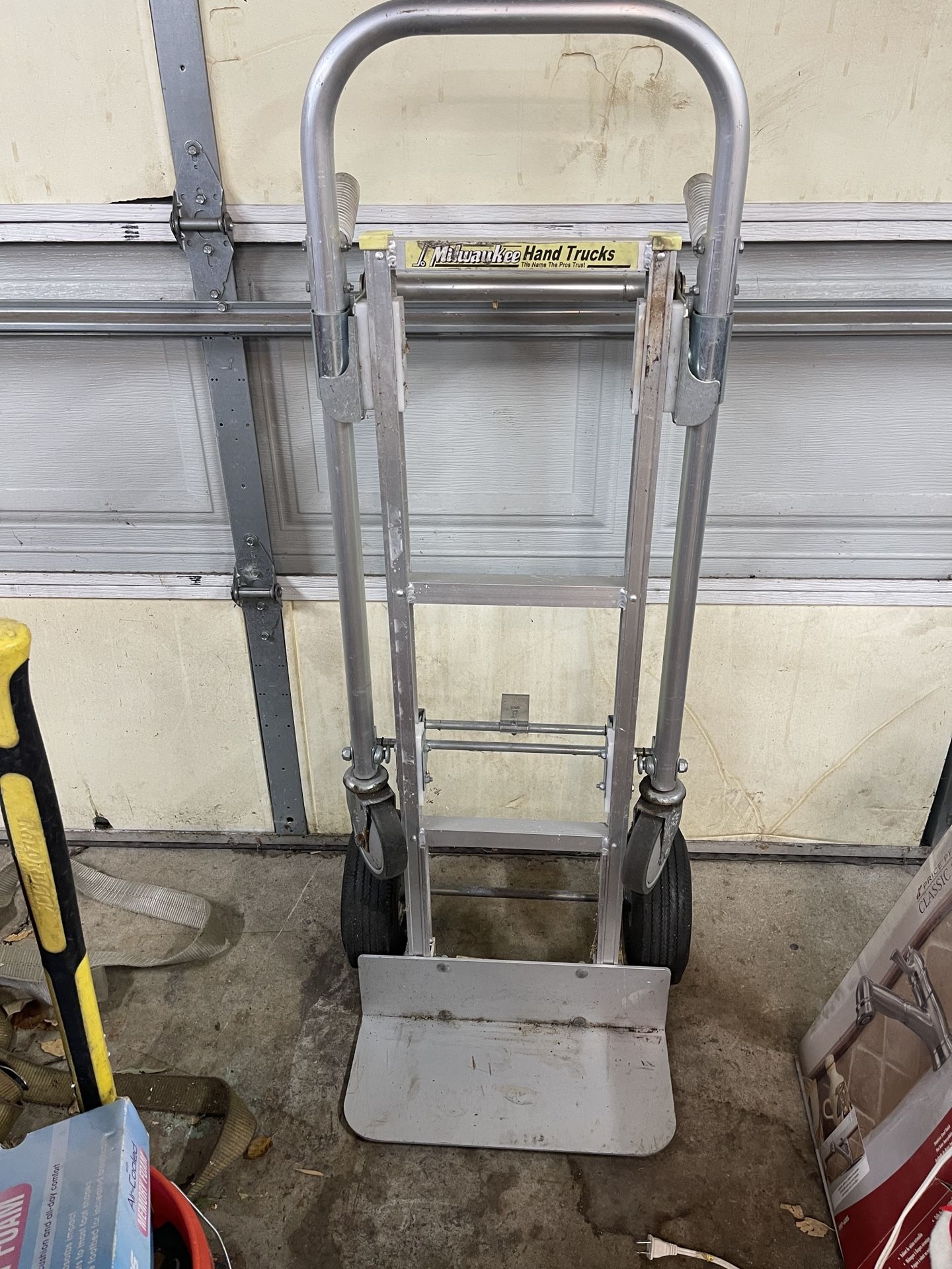 Milwaukee Hand Truck Model 45136