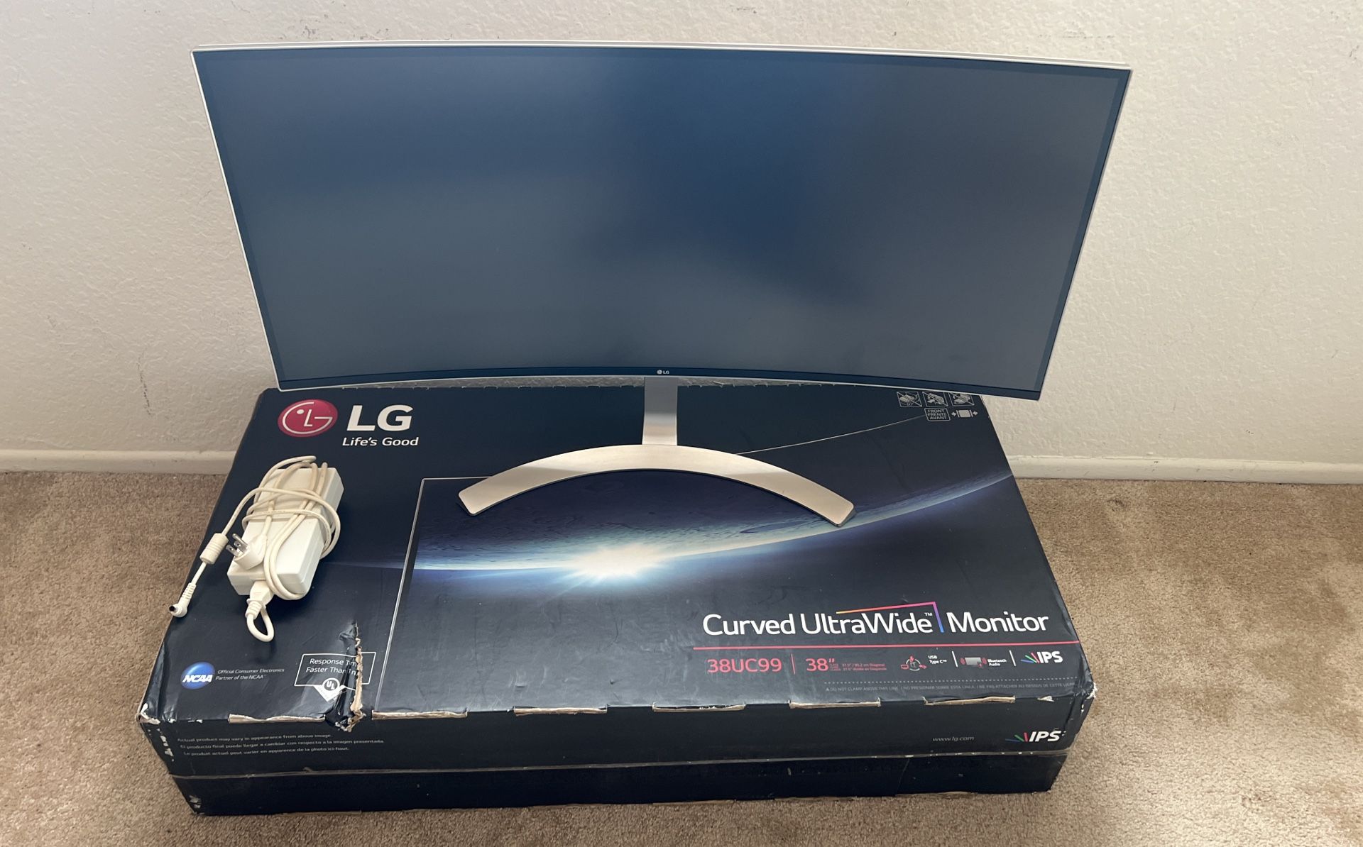 LG 38UC99-W 38” UltraWide Curved Monitor