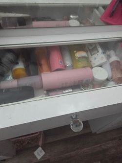 Makeup vanity