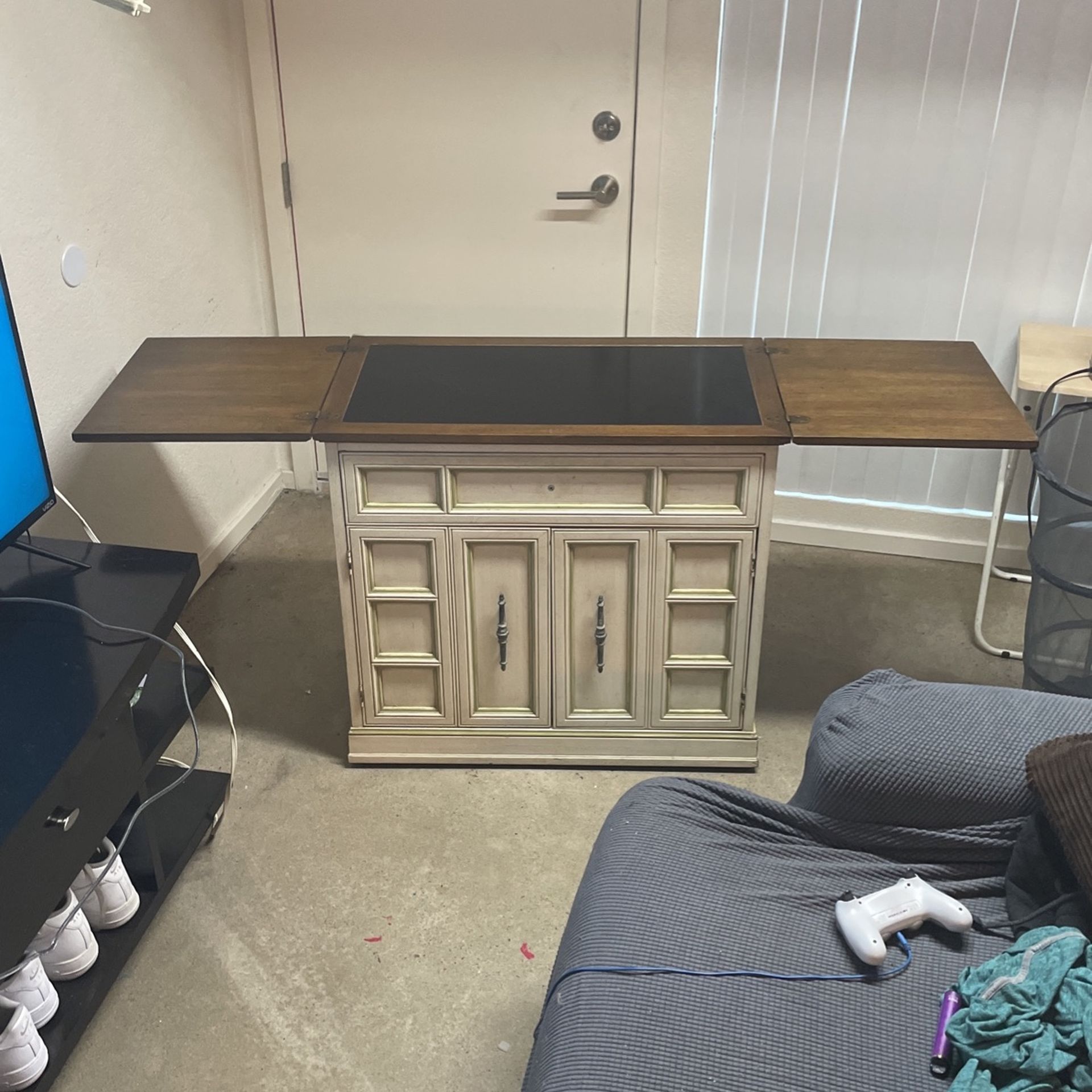 Desk / Dresser