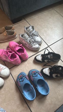 Kids shoes and some clothes used 25 all