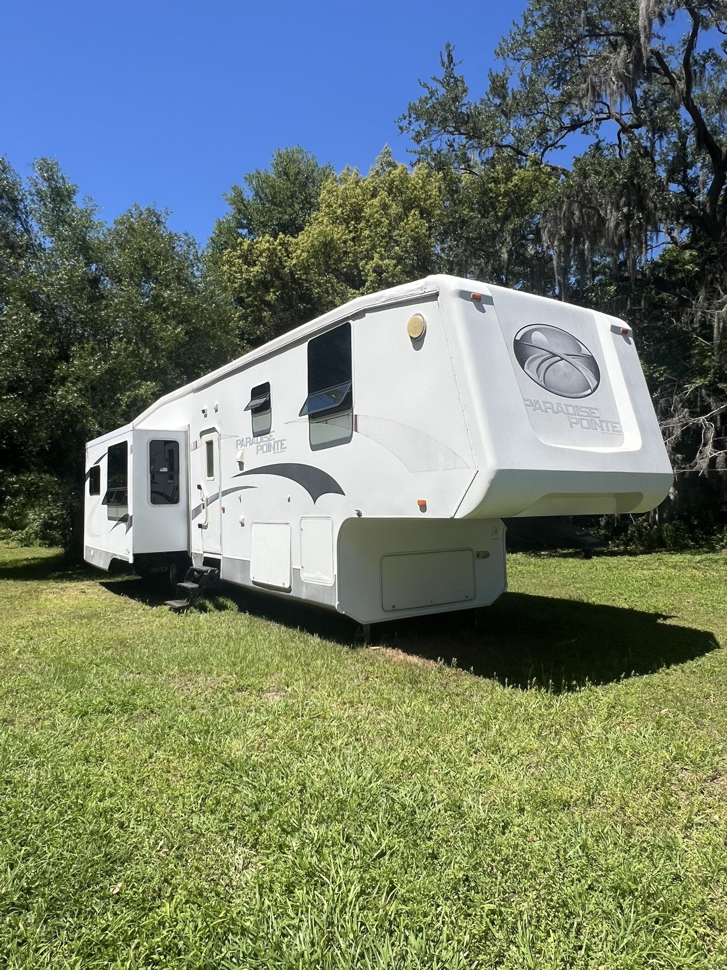 2007 Paradise Point Fifth wheel