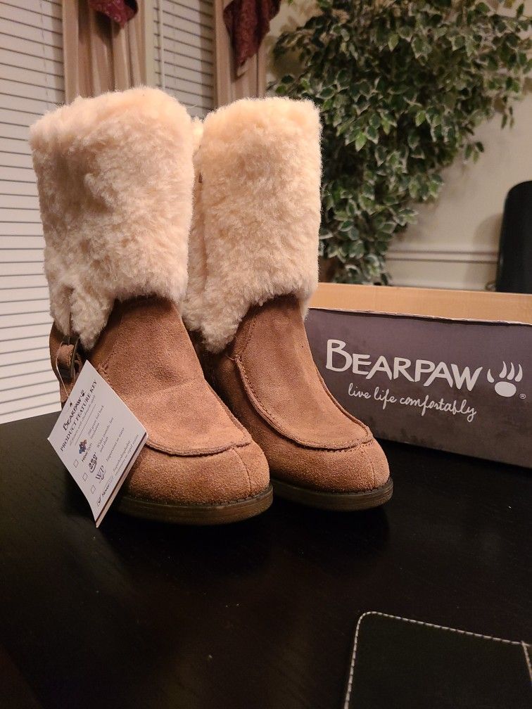 Bearpaw Snowboots Size 6