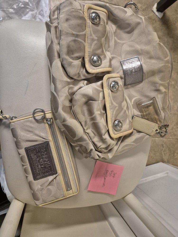 COACH BAG W/ WRISTLET