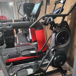 Bowflex Max Trainer M8.  Like New.  Delivery Available 