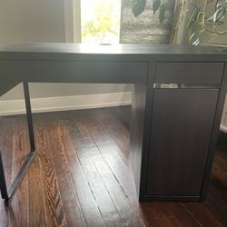 Black Desk