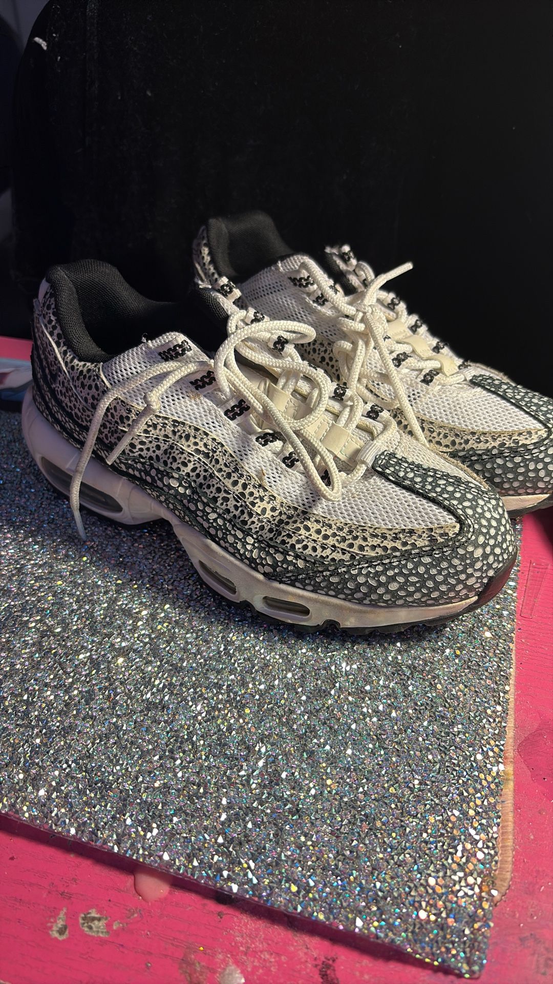 Size 8- Nike Air Max 95 LV8 white and Black