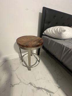 Accent Table / Side Table / Night Stand 
