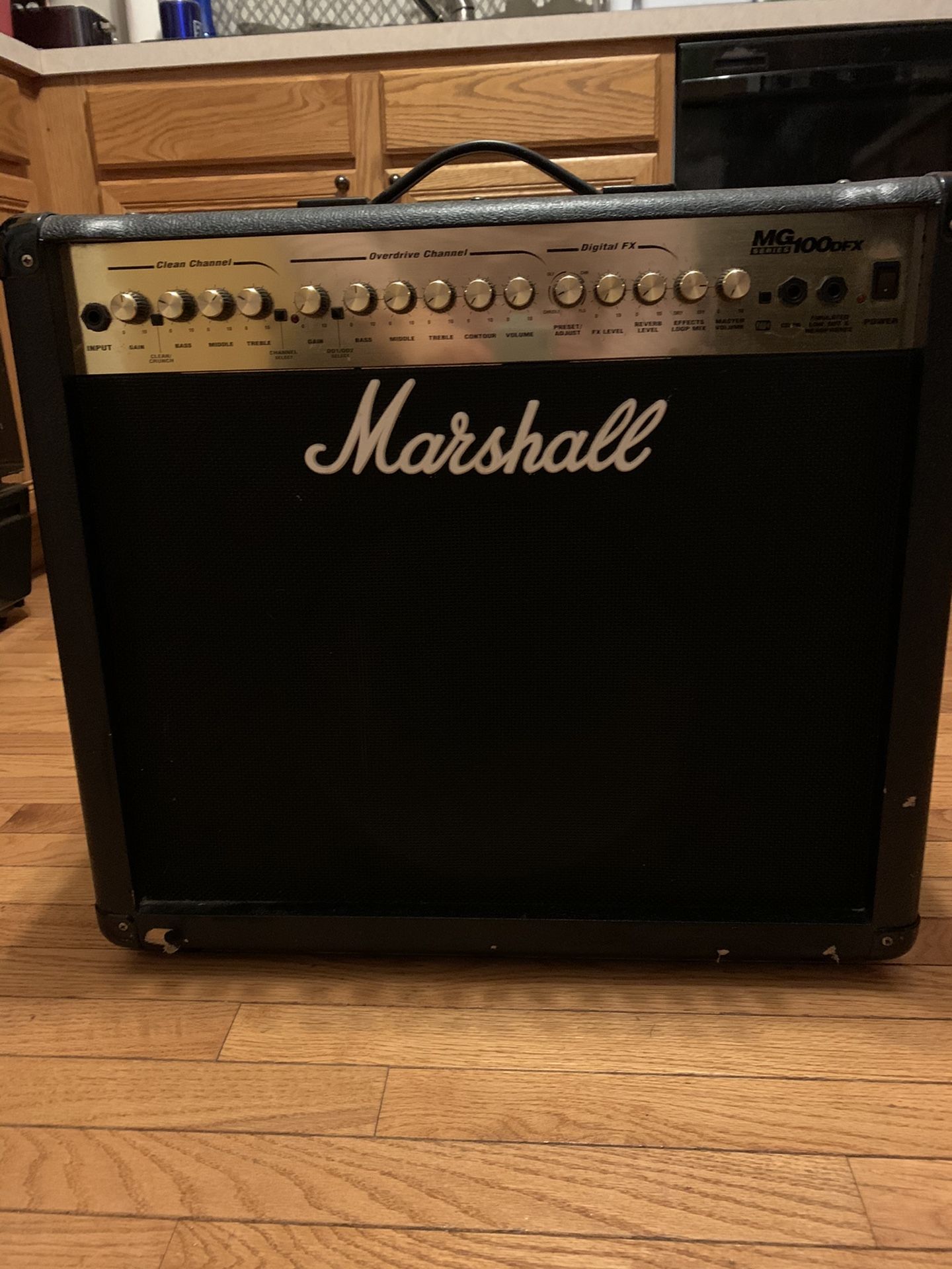 Marshall amp MG 100 DFX