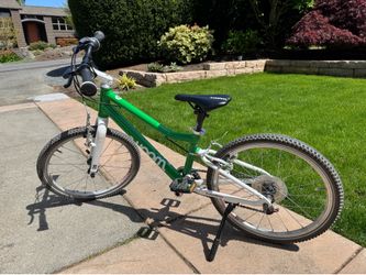 Woom 4 20 inch bike green