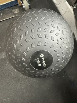 Titan Fitness 100 LB Rubber Tread Slam Ball