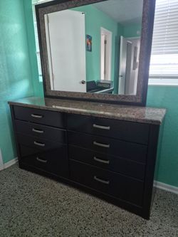 Dresser