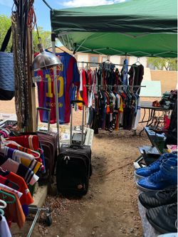 YARD SALE 🛑Friday 9:30-6