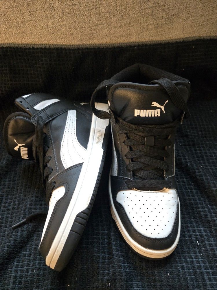 Selling Black And White Pumas, Size 5C