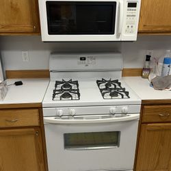 Stove And Microwave 