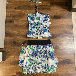 Brand New Woman’s Xoxo brand White and Blue Floral Two Piece Top and Skirt Up For Sale