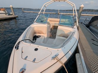 1997 CHAPARRAL BOATS 1930 SS SPORT w/ 5.0 Volvo Penta engine.