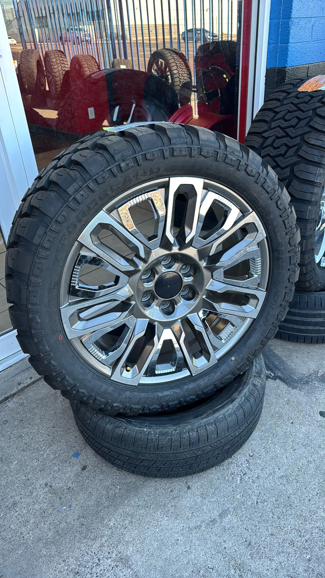 Denali Últimate 22x9 6x139 On 33 1250 22