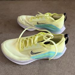 Nike (Womens US 7) - Zoom Fly 4 'Fast Pack'