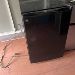 Mini Fridge 